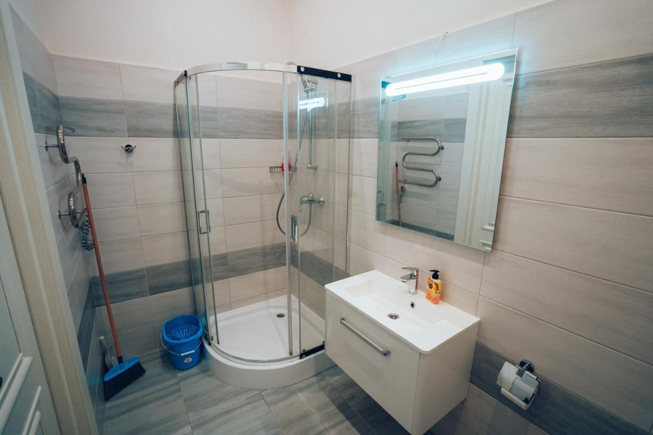 Wonderful Flat On City Center Oujhorod Extérieur photo