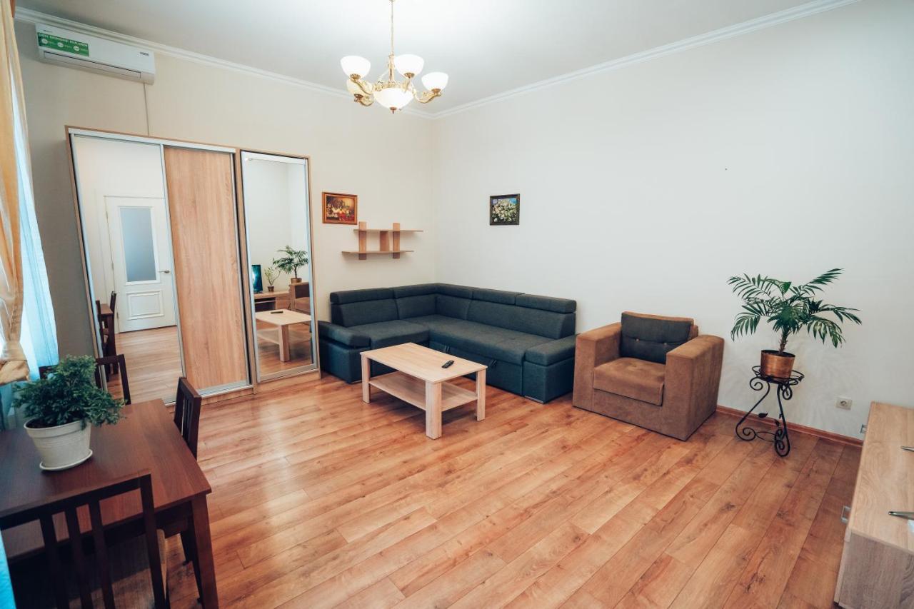 Wonderful Flat On City Center Oujhorod Extérieur photo