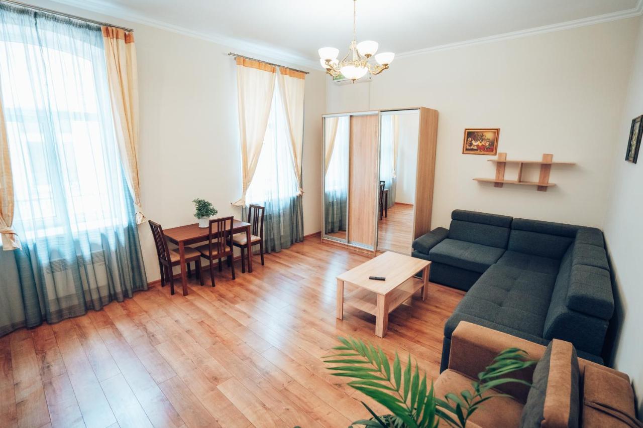 Wonderful Flat On City Center Oujhorod Extérieur photo